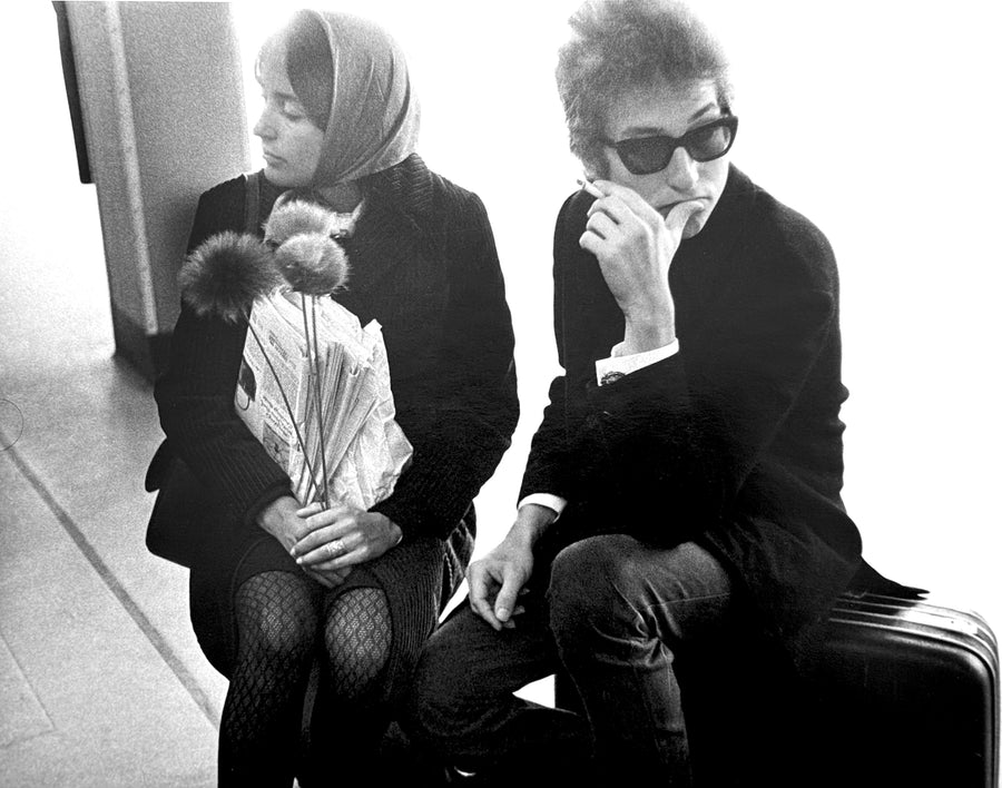 Bob Dylan and Joan Baez at the airport in Buffalo, New York, 1964, photograph by Daniel Kramer