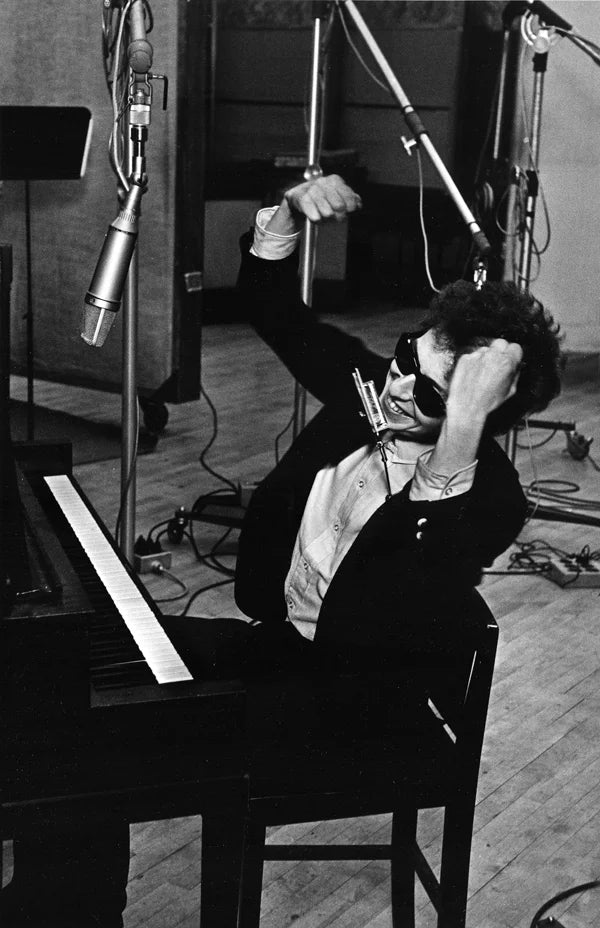 Bob Dylan, recording "Bringing It All Back Home", wide angle, New York City, 1965 (1)