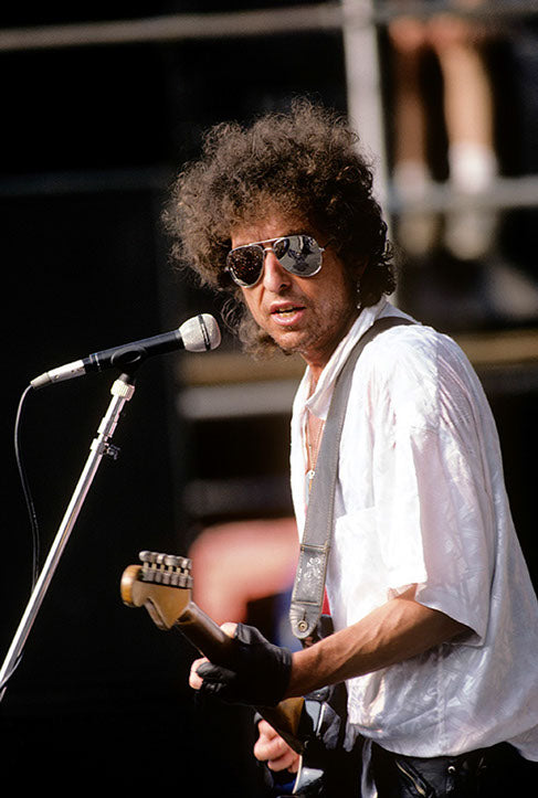 Bob Dylan at the Microphone, RFK Stadium, Washington, D.C., 1986. Photograph by Ebet Roberts.