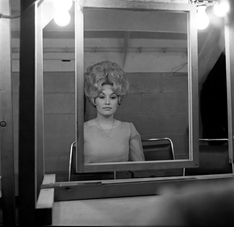 Dolly Parton backstage in London, Ontario, 1972, photographed by John Rowlands.