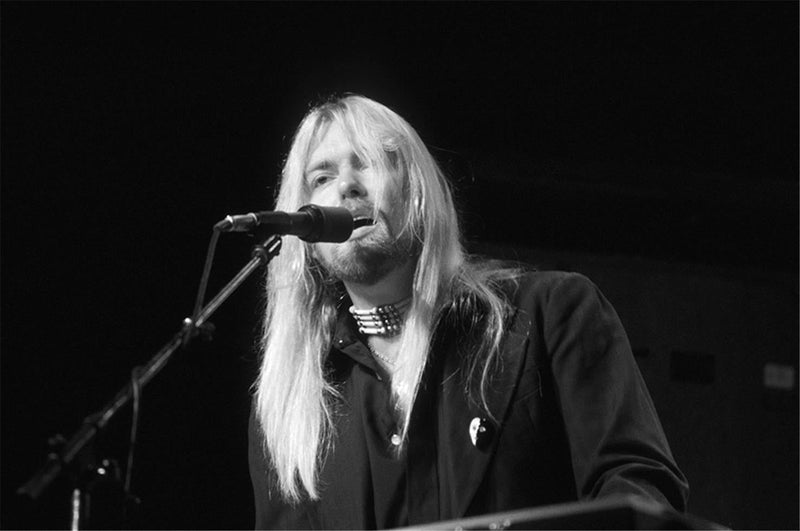 Gregg Allman singing at the microphone in New York, photographed by Charlyn Zlotnik, 1979.