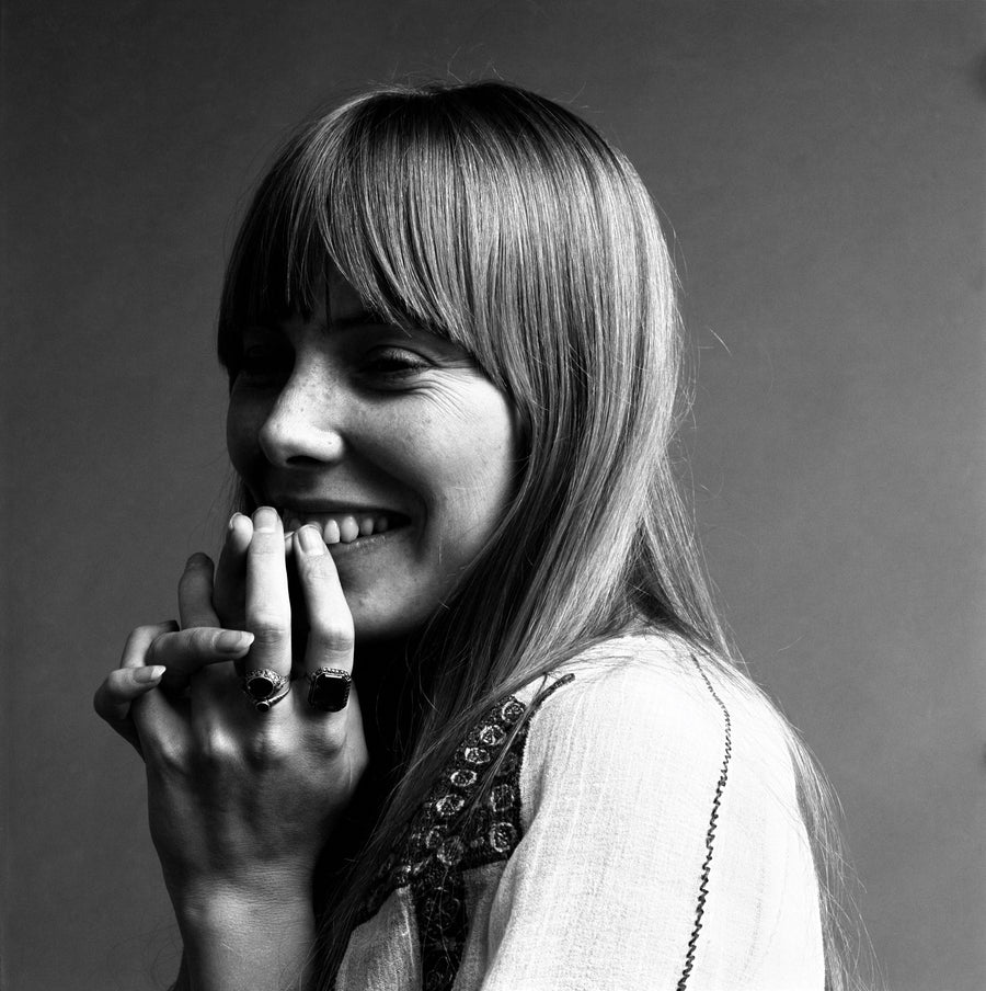 Joni Mitchell - smiling, 1968