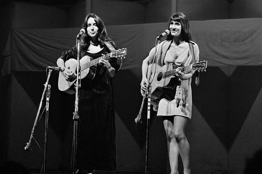 Joan Baez and Mimi Farina, New York City, 1968