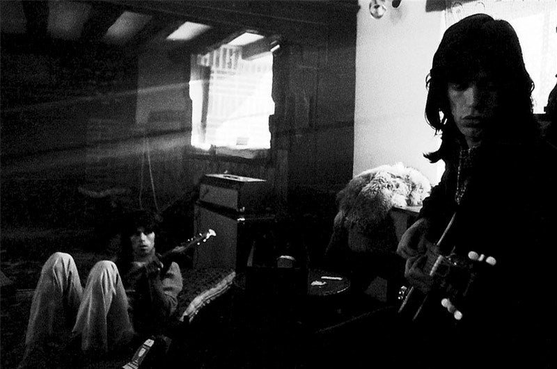 Mick Jagger and Keith Richards rehearsing at Redlands, photographed by Michael Cooper, 1968.