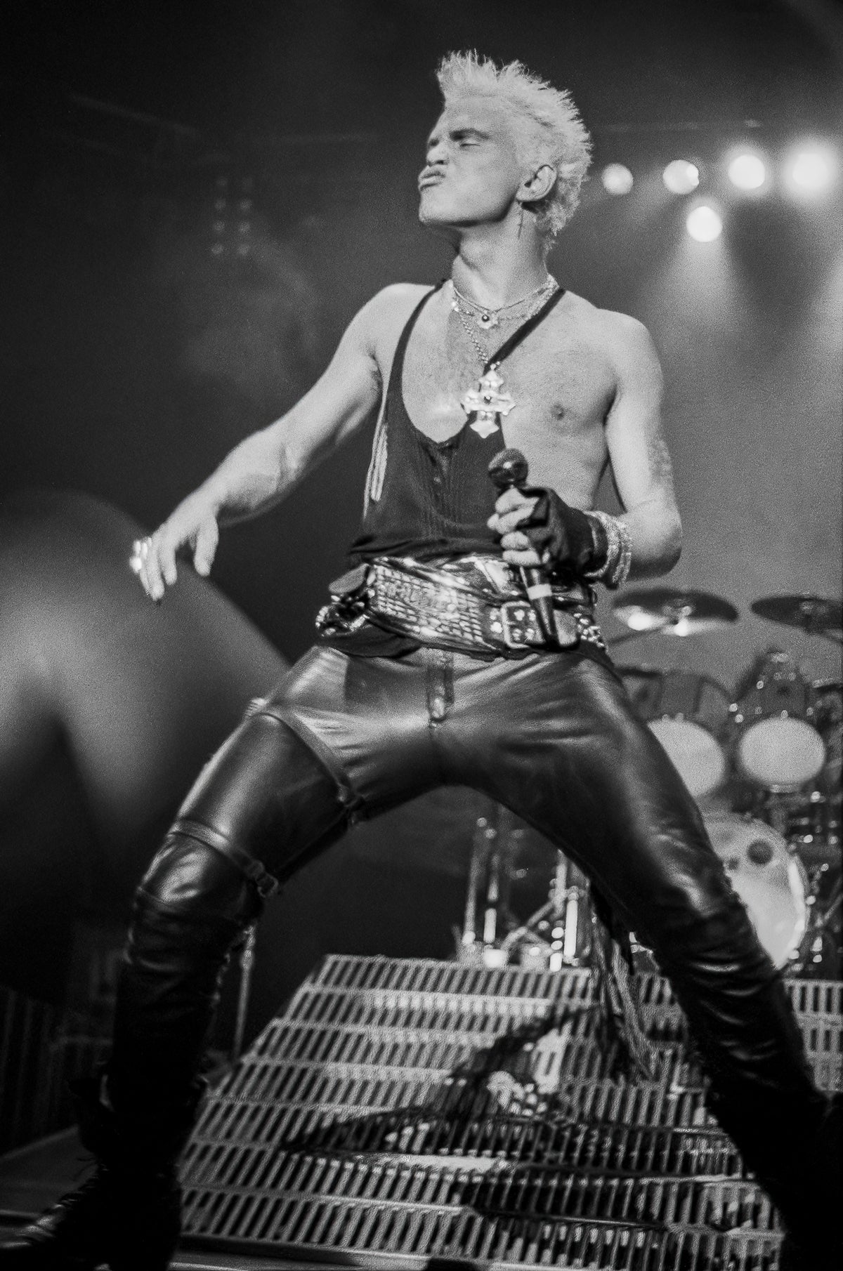 Billy Idol, On Stage, 1987 — photograph by Lynn Goldsmith