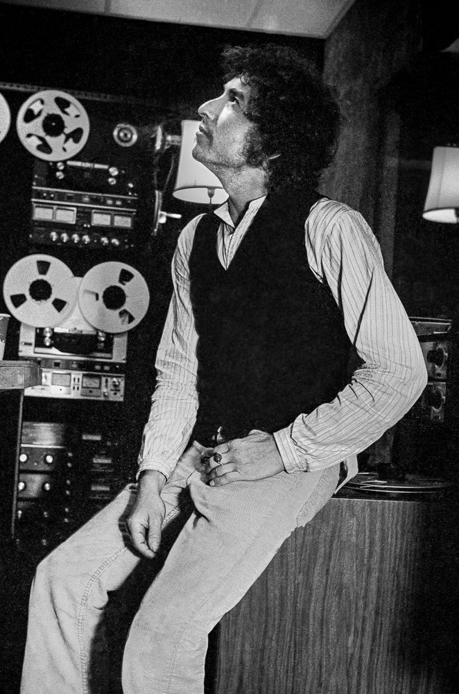 Bob Dylan, Tape Machine, 1975, photographed by Lynn Goldsmith.