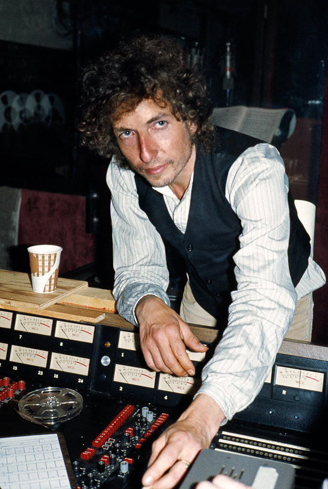 Bob Dylan, Mixing Desk, 1975 — photograph by Lynn Goldsmith
