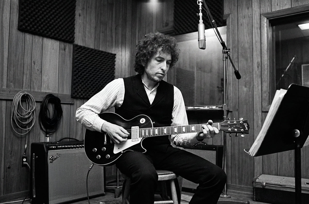 Bob Dylan, Recording, 1975 — photograph by Lynn Goldsmith