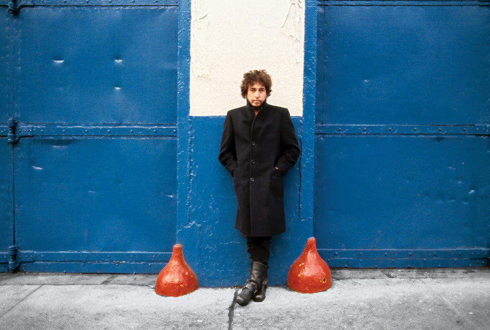 Bob Dylan, Blue Door, 1983 — photograph by Lynn Goldsmith