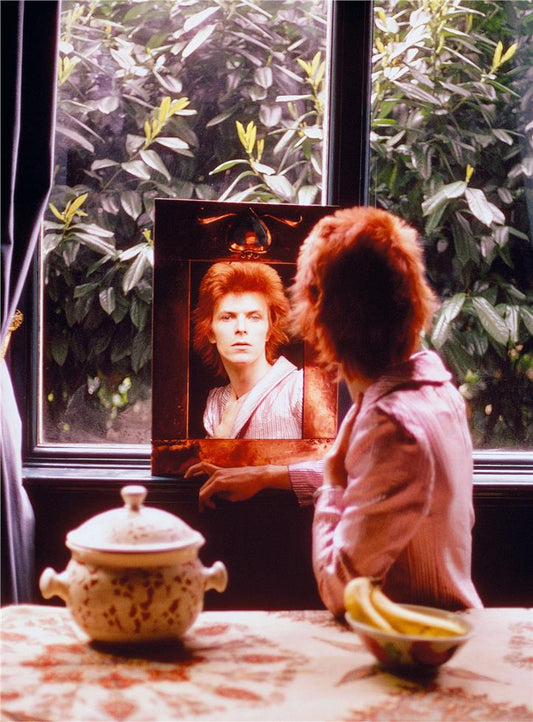 David Bowie with Mirror, Haddon Hall, 1972, photographed by Mick Rock.