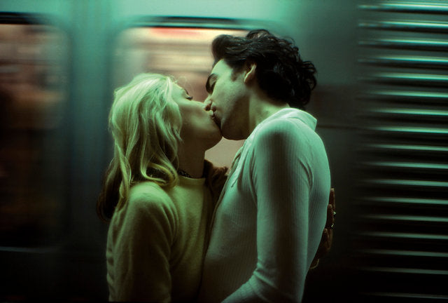 Debbie Harry and Chris Stein kissing in New York City, 1976, photographed by Roberta Bayley.