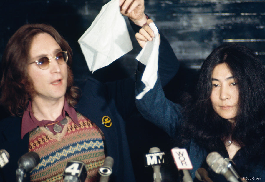 John Lennon & Yoko Ono. NY, 1973, photographed by Bob Gruen.