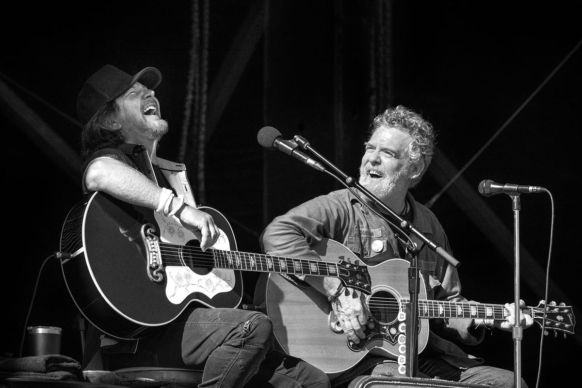Eddie Vedder and Glen Hansard at Ohana Festival, Dana Point, California, 2025, photographed by Jérôme Brunet.