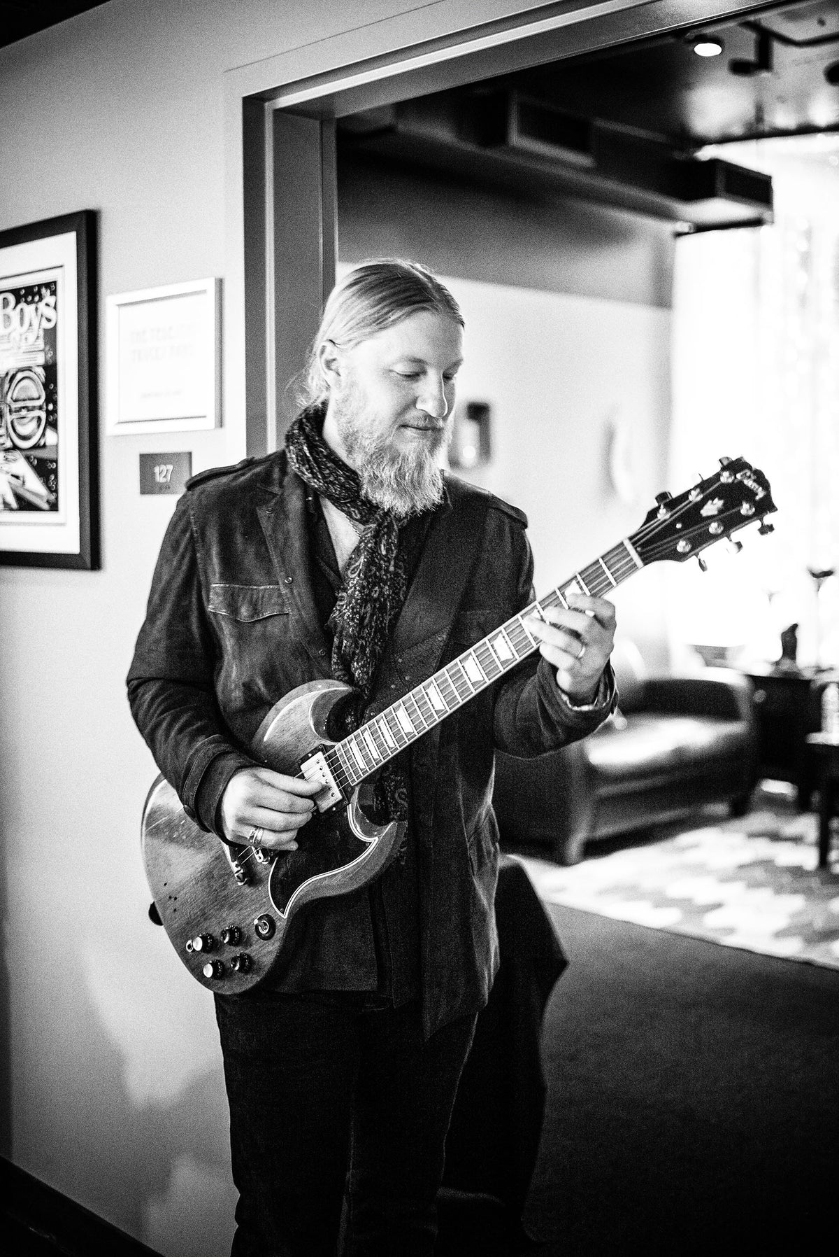 Derek Trucks at Greek Theatre, Berkeley, California, 2015, photographed by Jérôme Brunet.