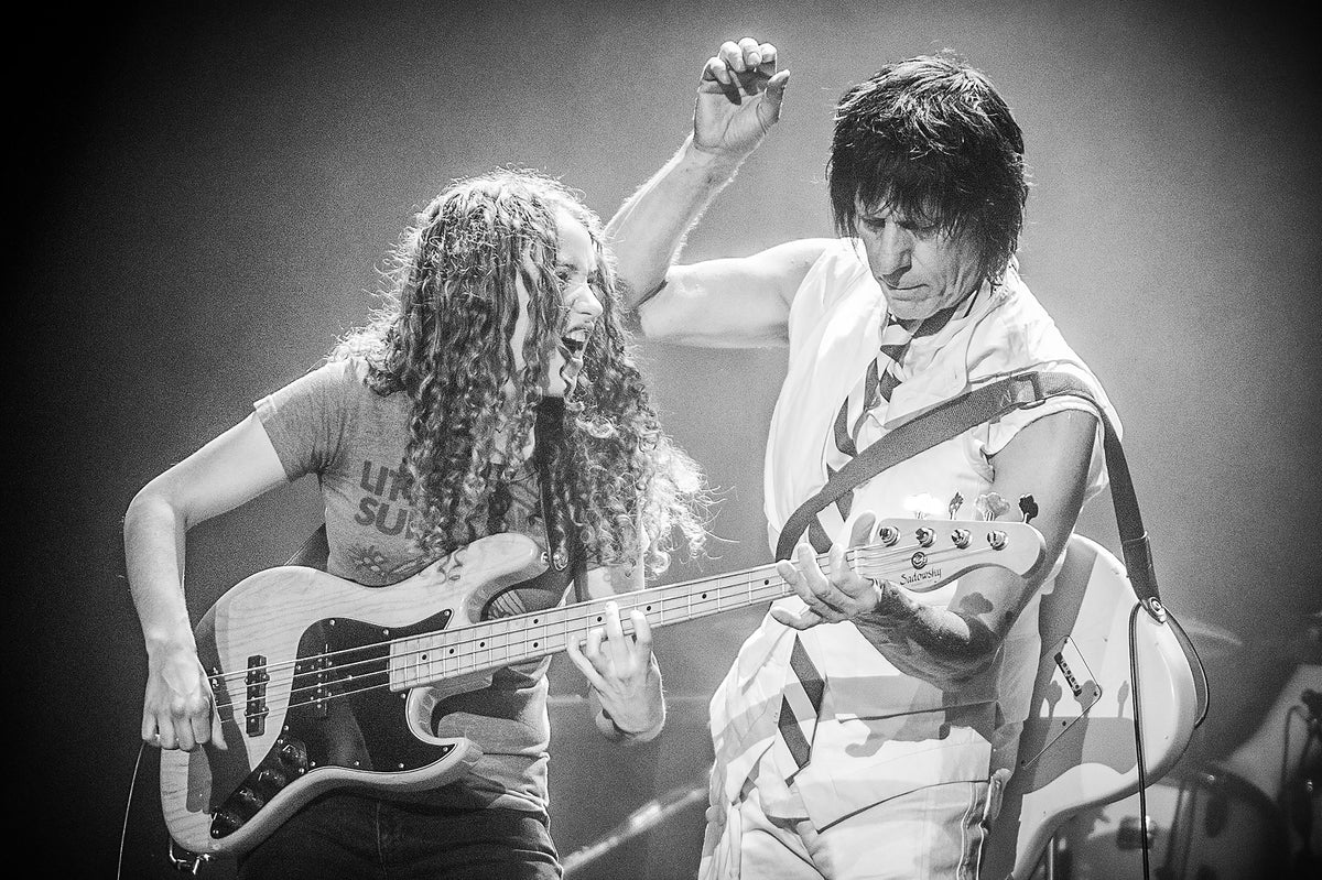 Jeff Beck and Tal Wilkenfeld at Fox Theater, Oakland, California, 2009, photographed by Jérôme Brunet.