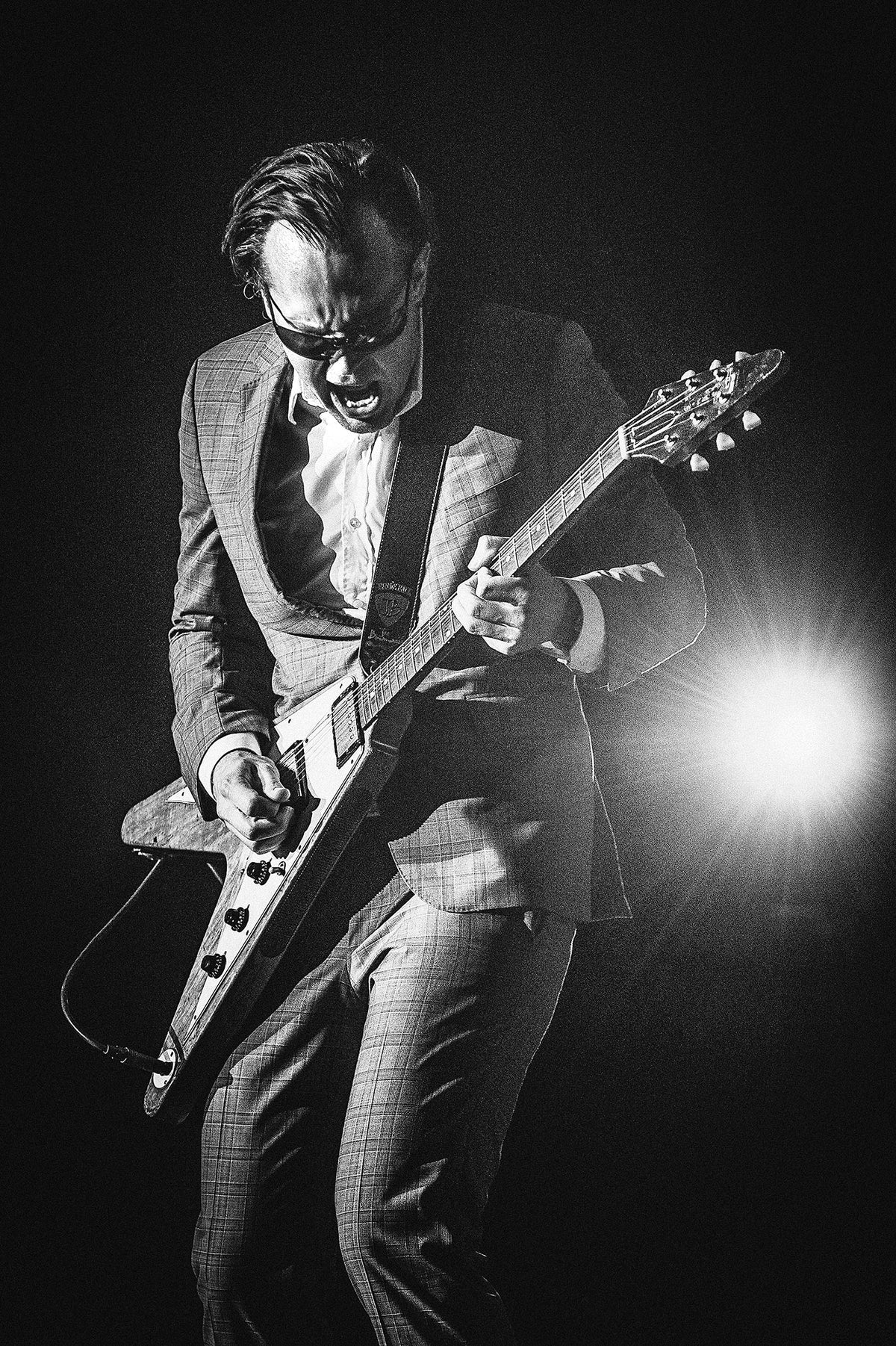 Joe Bonamassa at Shoreline Amphitheatre, Mountain View, California, 2015, photographed by Jérôme Brunet.