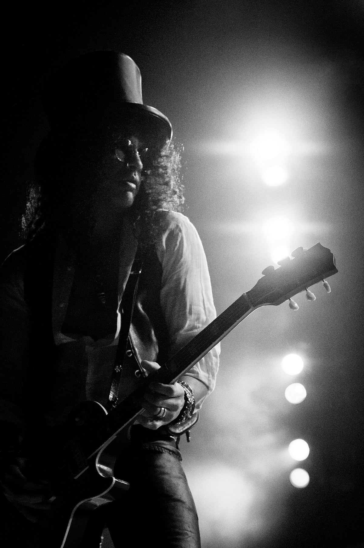 Slash backlit by stage lights at HP Pavilion, San Jose, California, 2011, photographed by Jérôme Brunet.
