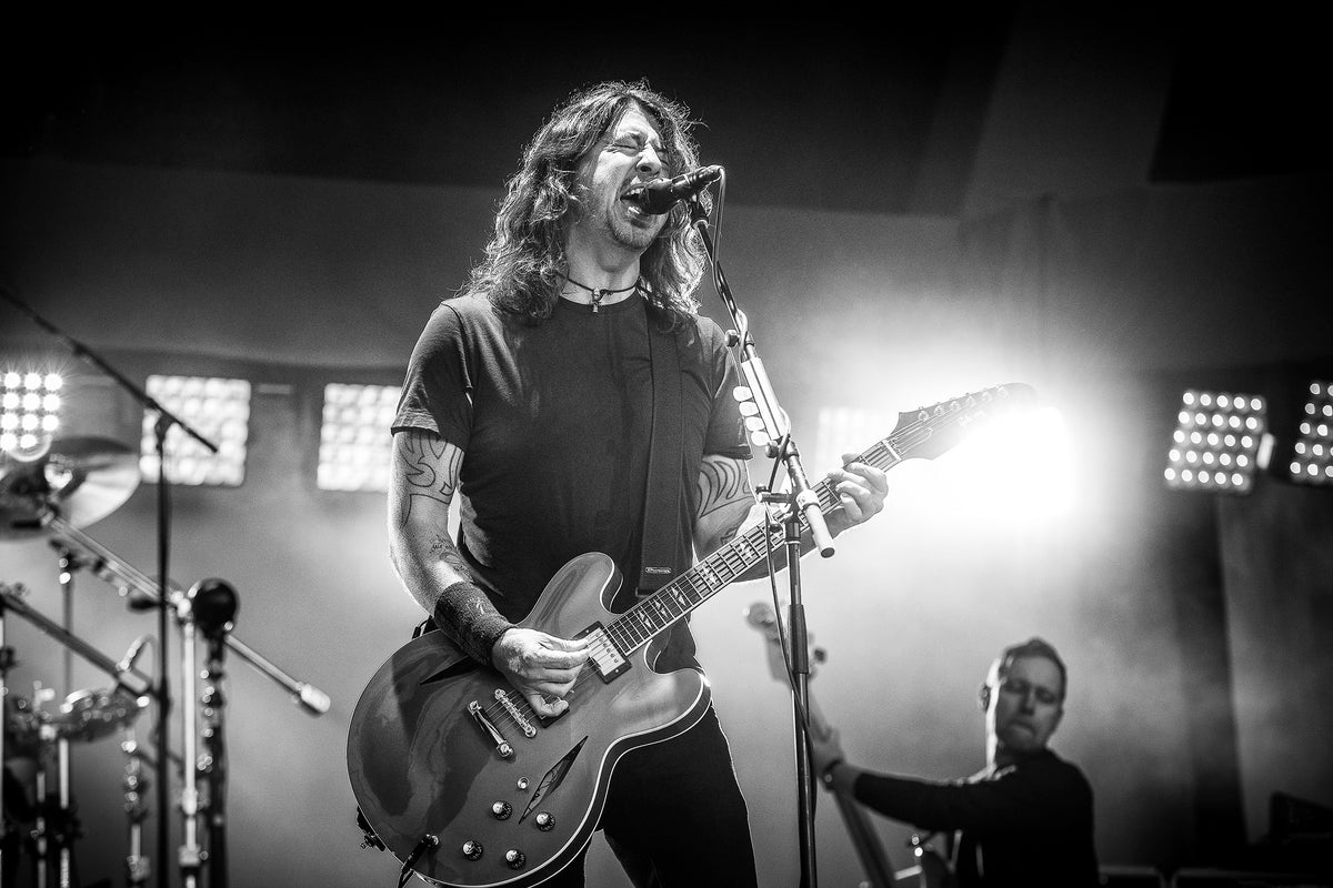 Dave Grohl singing at the microphone with guitar at BottleRock, Napa, California, 2017, photographed by Jérôme Brunet.