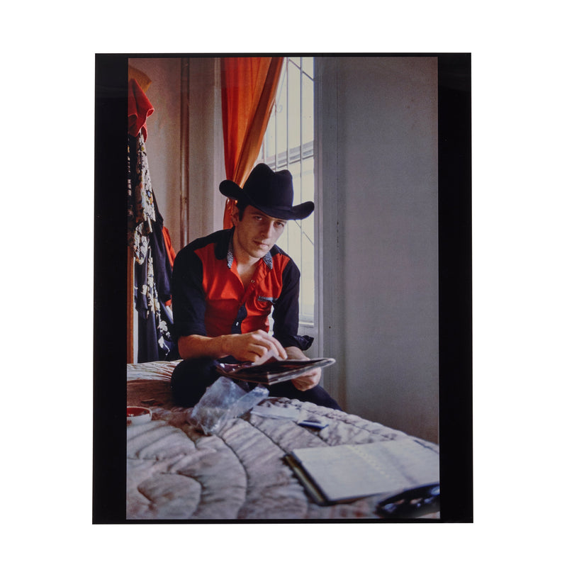 Joe Strummer of The Clash in a black cowboy hat, photographed by Roberta Bayley, New York 1980.