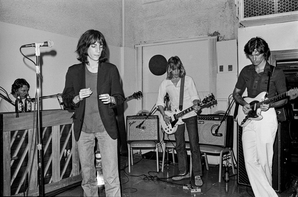 John Cale, Mick Ronson, David Byrne and Patti Smith, 1976 — photograph by Lynn Goldsmith
