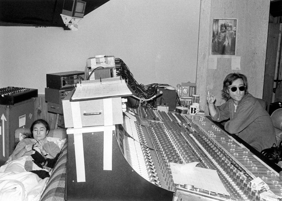 John Lennon and Yoko Ono, Knitting at The Hit Factory, New York City, 1980, photographed by Bob Gruen.