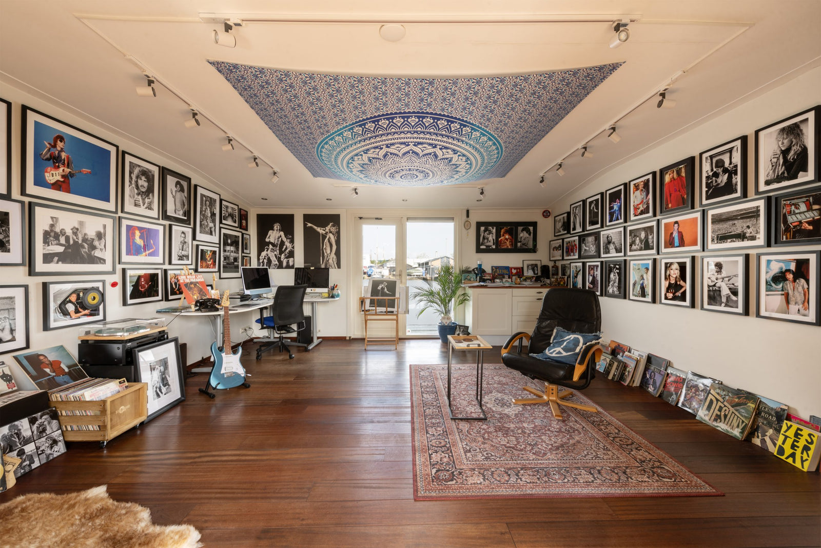 Barry Schultz Gallery Space in Netherlands, 2024