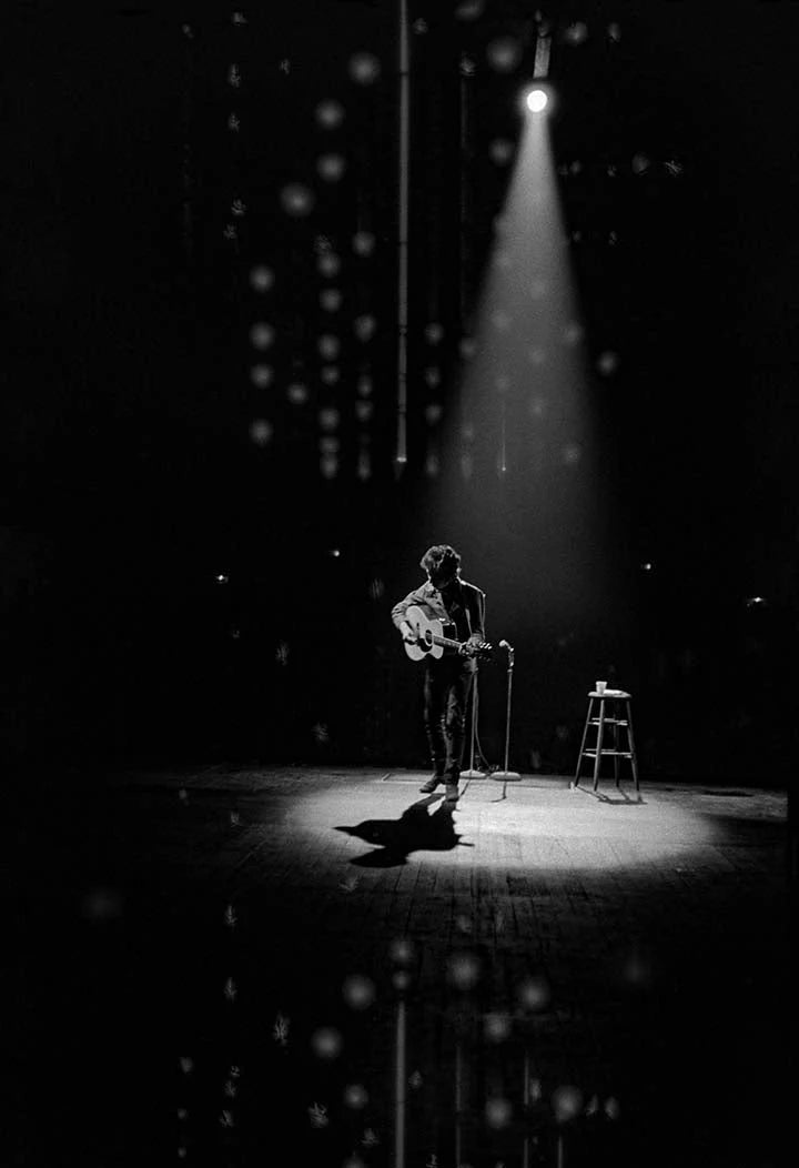 Bob Dylan performing on stage, 1964, photographed by Daniel Kramer