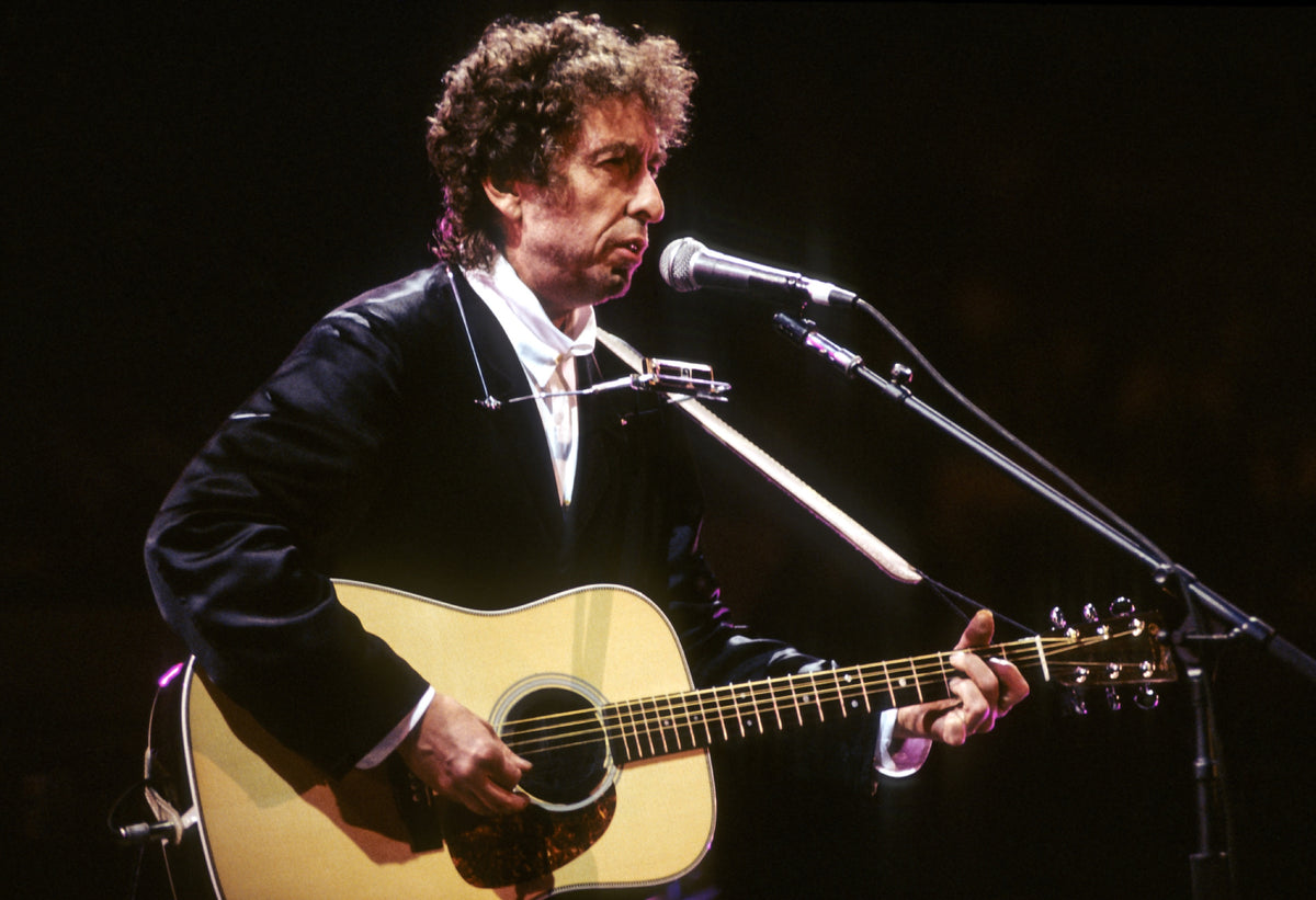 Bob Dylan, with Guitar, 1983 — photograph by Lynn Goldsmith