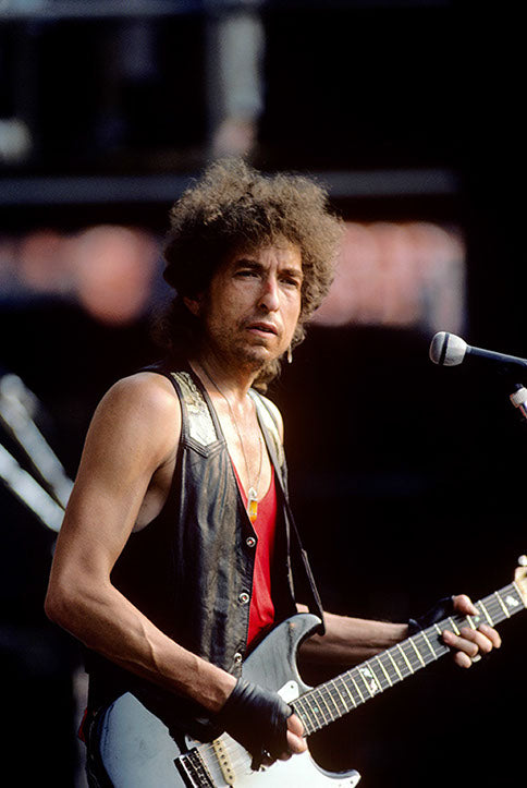 Bob Dylan with Guitar, RFK Stadium, Washington, D.C., 1986. Photograph by Ebet Roberts.