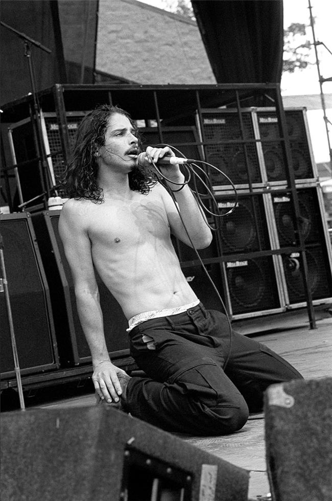 Chris Cornell, Soundgarden, Lollapalooza, Montage Mountain, PA, 1992. Photograph by Ebet Roberts.
