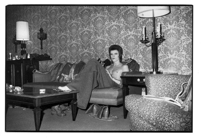 David Bowie at the Holiday Inn, Chicago, 1972, photographed by Mick Rock.