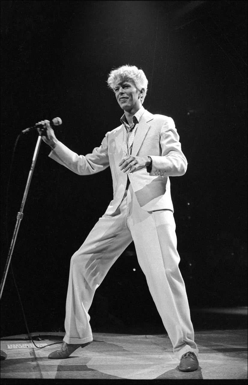 David Bowie, Madison Square Garden, New York City, 1983, photographed by Allan Tannenbaum.