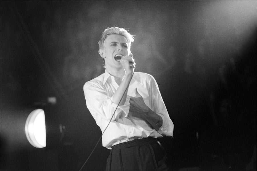 David Bowie, Madison Square Garden, New York City, 1976, photographed by Allan Tannenbaum.