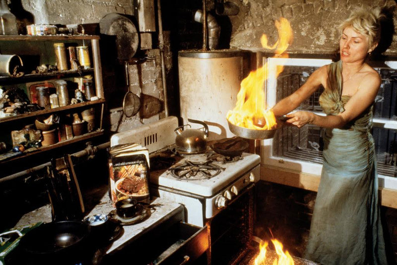 Debbie Harry with a frying pan in the 17th Street apartment, New York City, 1977, photographed by Chris Stein.