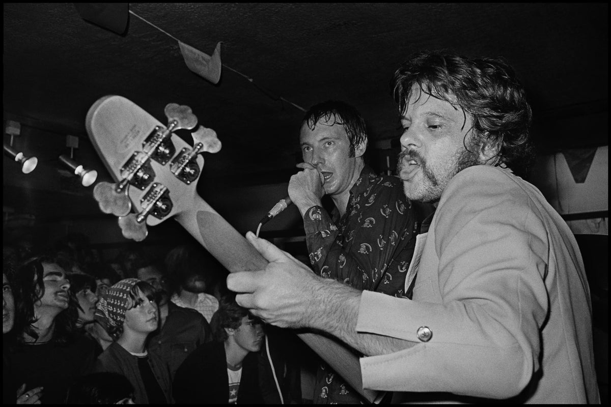 Dr Feelgood, Hope and Anchor, London, 1977, photographed by Chalkie Davies.