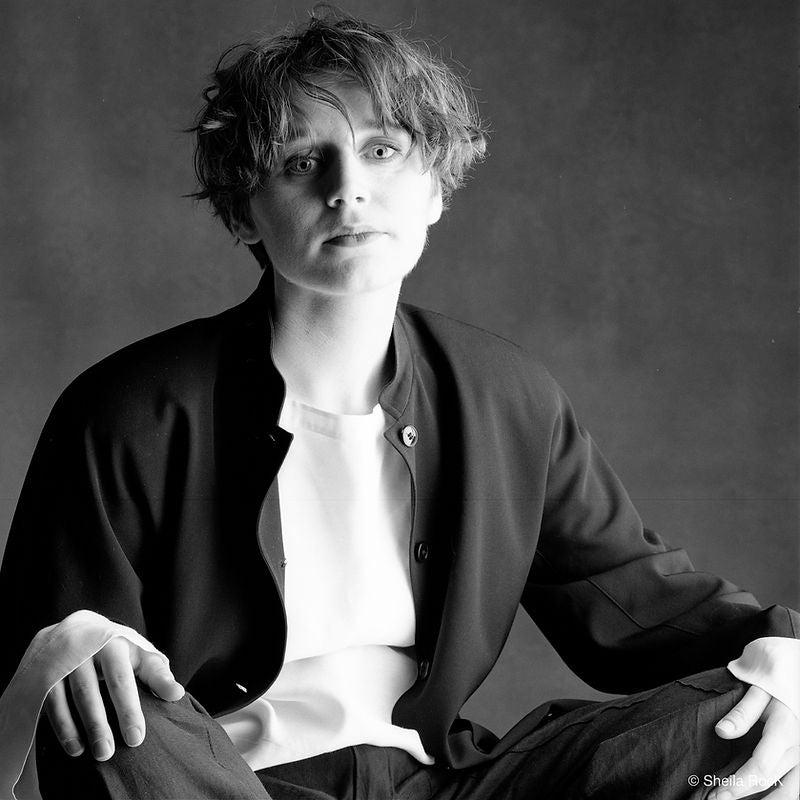 Elizabeth Fraser, 1984, photographed by Sheila Rock.