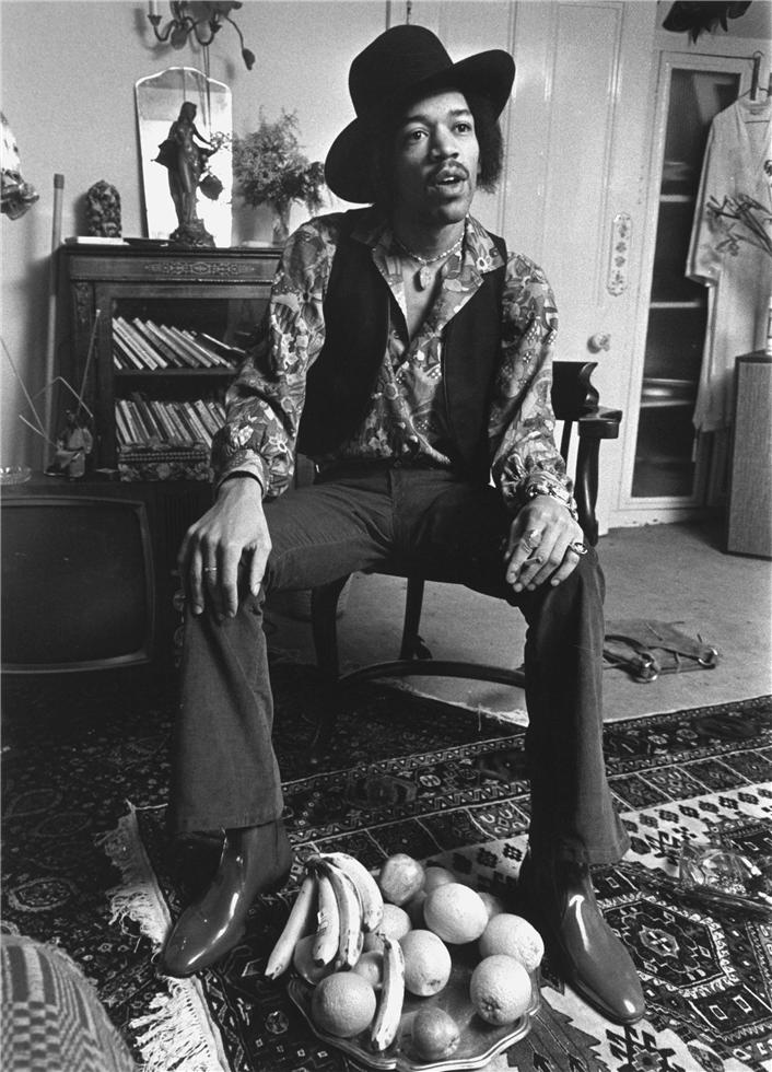 Jimi Hendrix at his Brook Street flat in London, 1969, photographed by Barrie Wentzell.
