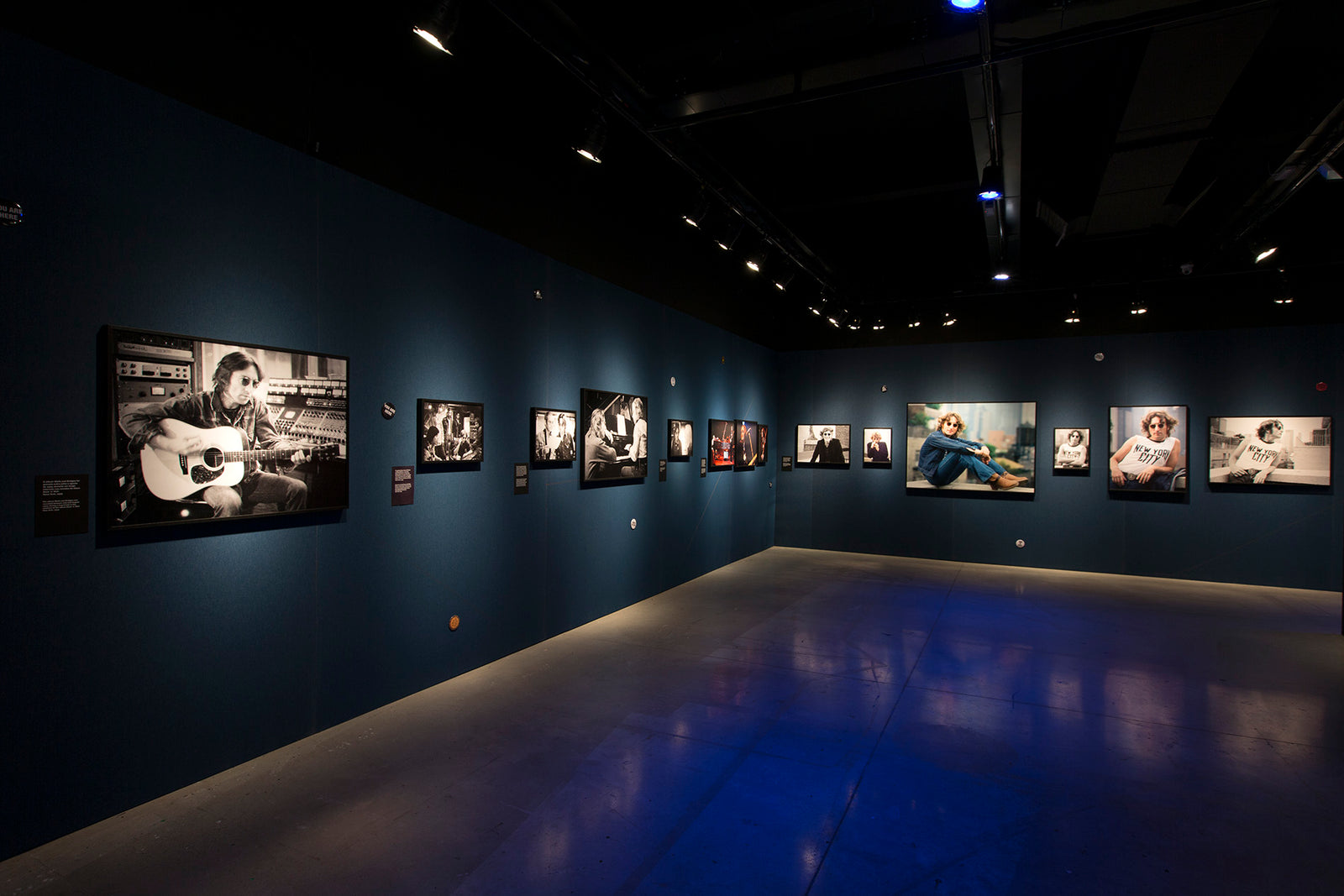 Gallery installation | John Lennon: The New York Years | Museum of Image and Sound (MIS), São Paulo, 2021.