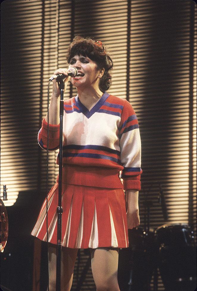 Linda Ronstadt performing at Radio City Music Hall in New York, photographed by Charlyn Zlotnik, 1982.