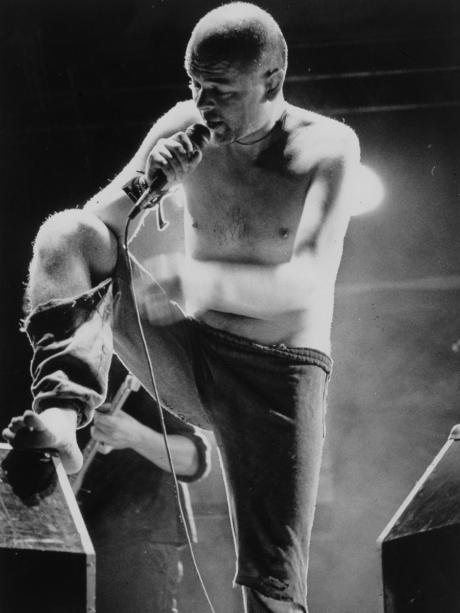 Luca Prodan, Córdoba, Argentina, 1987, photographed by Andy Cherniavsky.