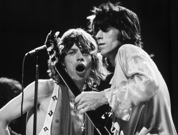 Mick Jagger with Keith Richards, Baton Rouge, LA, 1975, photographed by Bob Gruen.