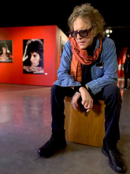 Mick Rock at The Bohemian Rhapsody Years exhibition, Foto Museo Cuatro Caminos, Mexico City.
