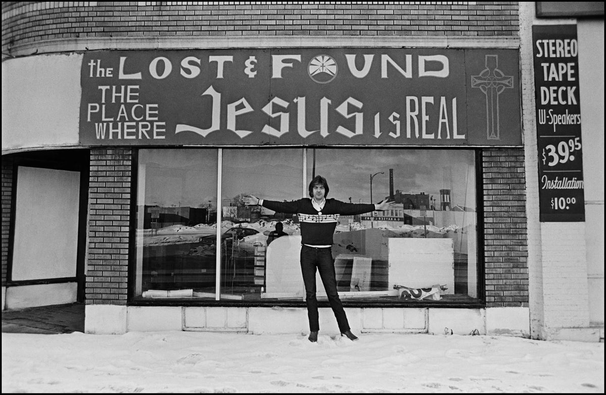 Nick Lowe, Thrift Shop, Buffalo, New York, 1978, photographed by Chalkie Davies.