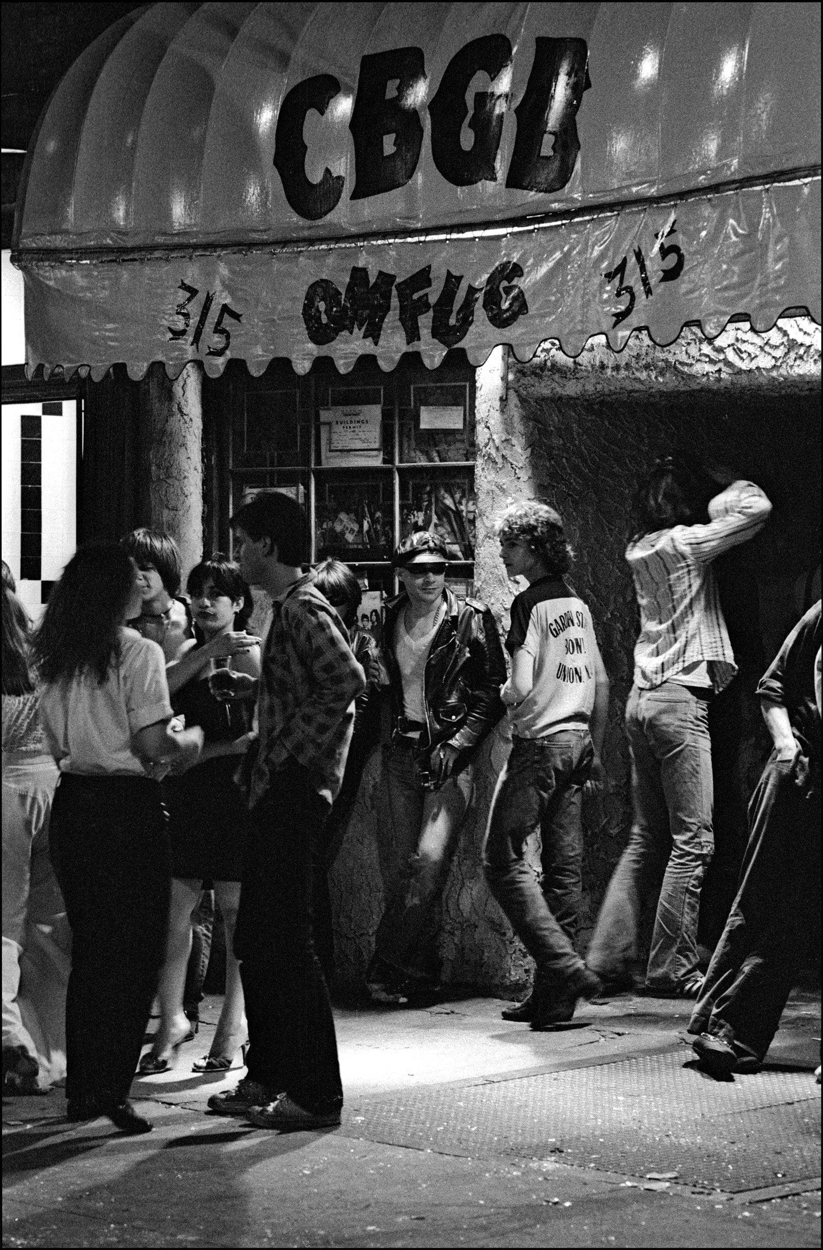 Punks outside CBGB, New York City, 1977, photographed by Allan Tannenbaum.