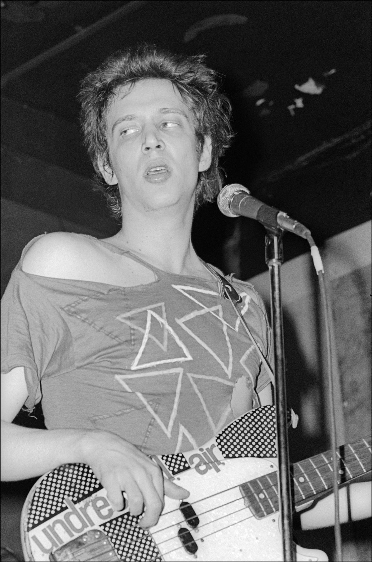 Richard Hell, CBGB, New York City, 1977, photographed by Allan Tannenbaum.