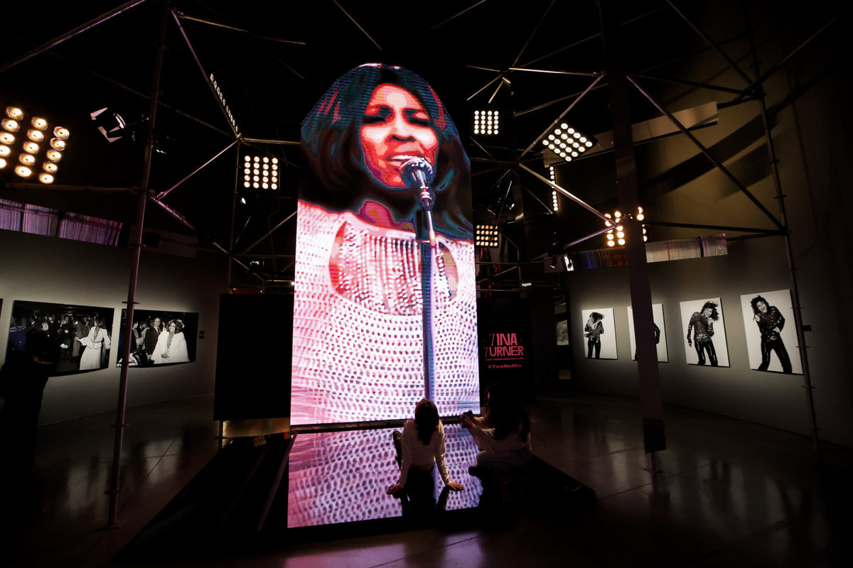 Wide view of the central video tower showing Tina Turner in performance in Tina Turner: A Journey to the Future at the Museum of Image and Sound (MIS), São Paulo, Brazil.