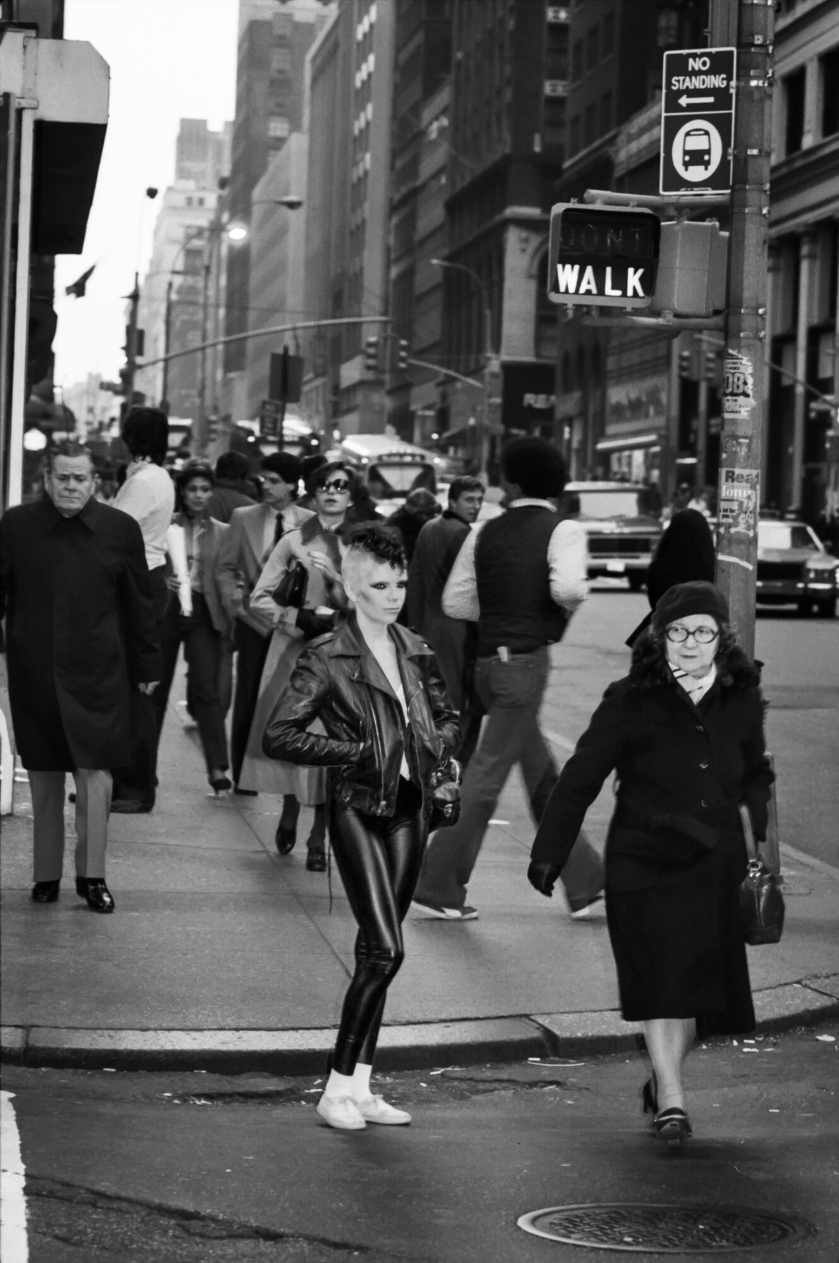 Wendy O. Williams of the Plasmatics walking a city street among passers-by, 1981, photographed by Lynn Goldsmith.